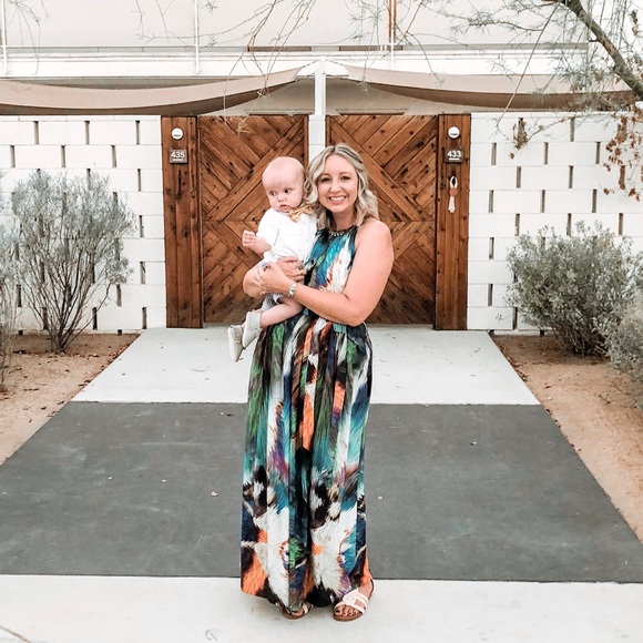 Meet Your Posher!✌🏻️ TOP 10% SELLER!! - Picture 2 of 7